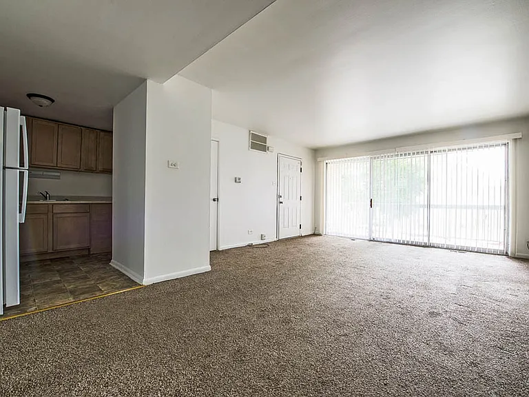 13905 S Clark — Photo 12
