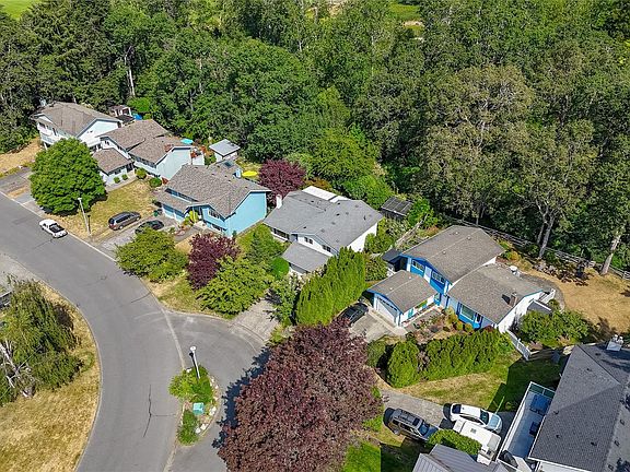 2nd image of 986 Lucas Ave
