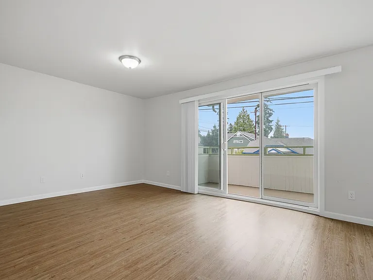Green Acres Apartments — Photo 13