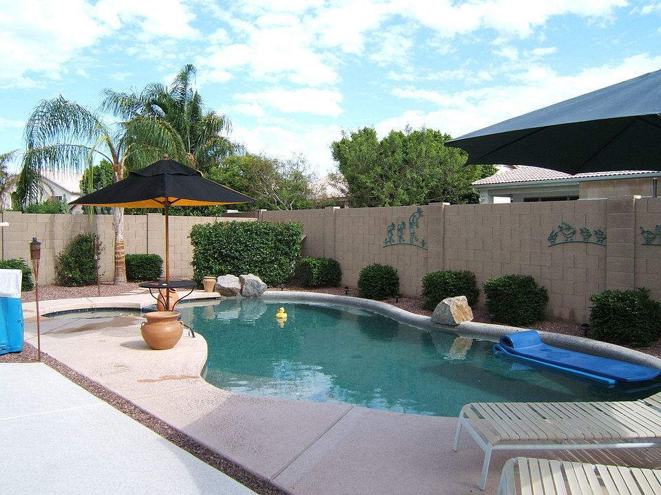 HEATED POOL/ SPA IN FLOOR CLEANING SYSTEM