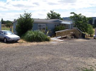 11800 Perry Rd, Central Point, OR 97502