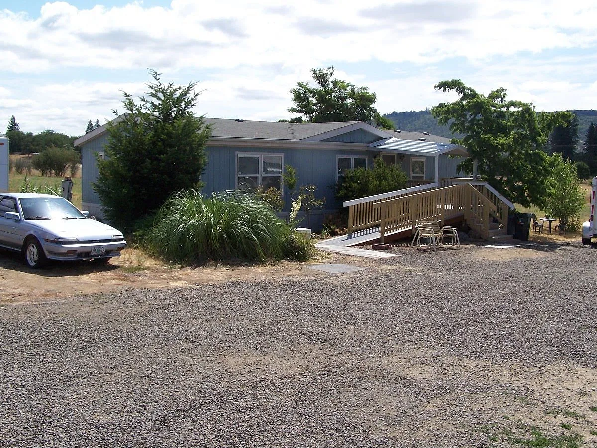 11800 Perry Rd photo 1