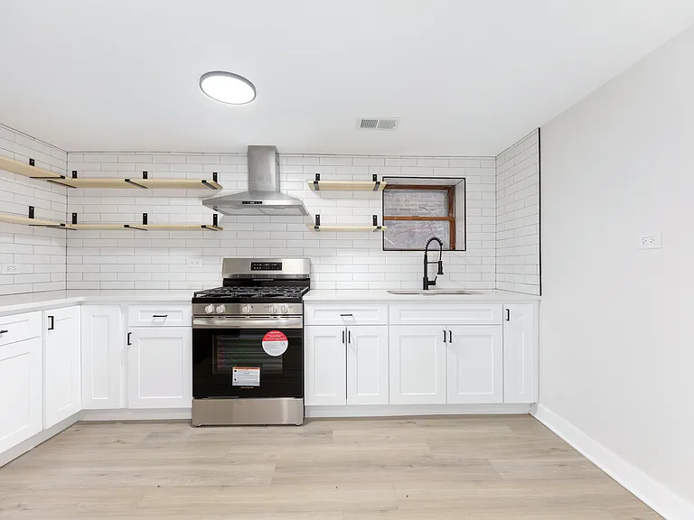 4819 W Barry Ave #1G — Photo 11