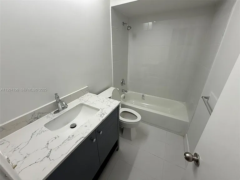 3325 Oak Dr #TOWNHOUSE — Photo 6