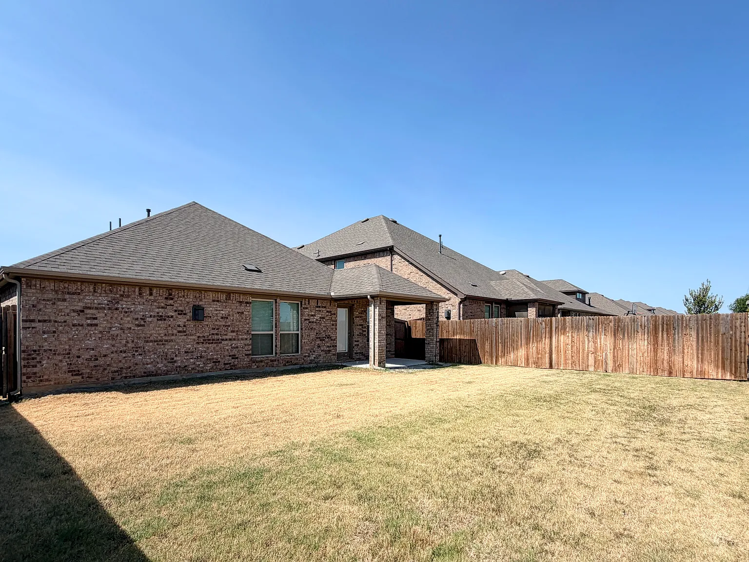 3 bed, 1686 sqft, $2,050 — Photo 2