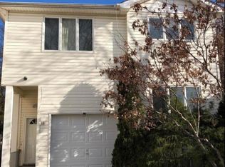 33 White Plains Ave, Staten Island, NY 10305
