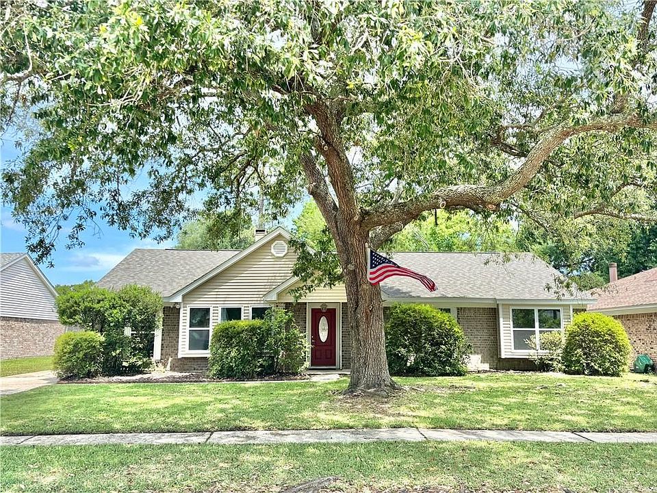 1st image of 412 W Lake Catahoula Ct