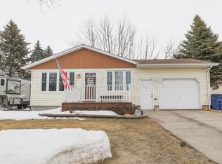 420 26th St N, Moorhead, MN 56560