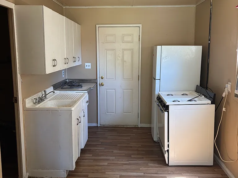 2229 Warrick St — Photo 6