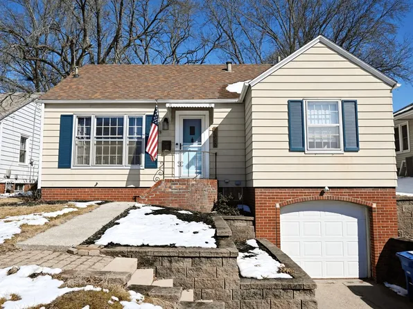 1649 Northwest Dr, Des Moines, IA 50310