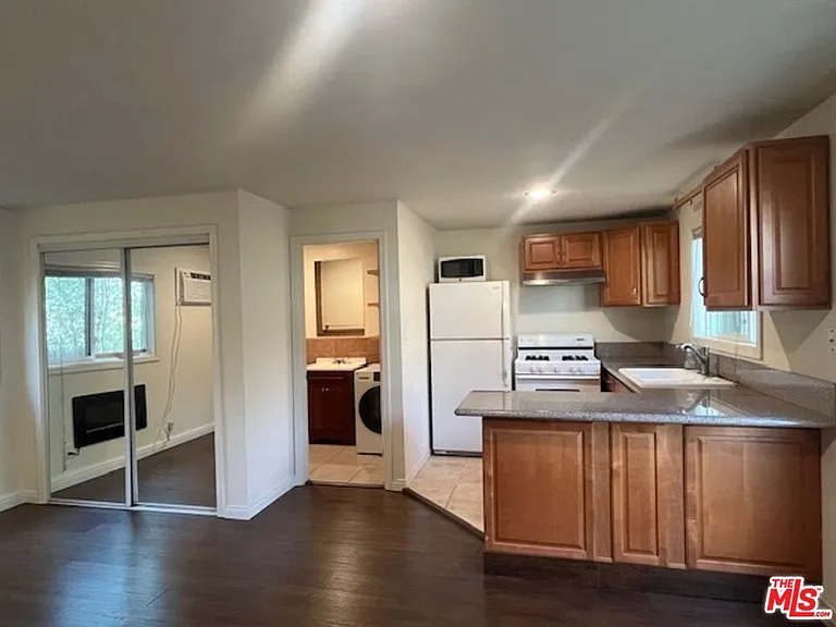 3708 Altura Ave — Photo 11