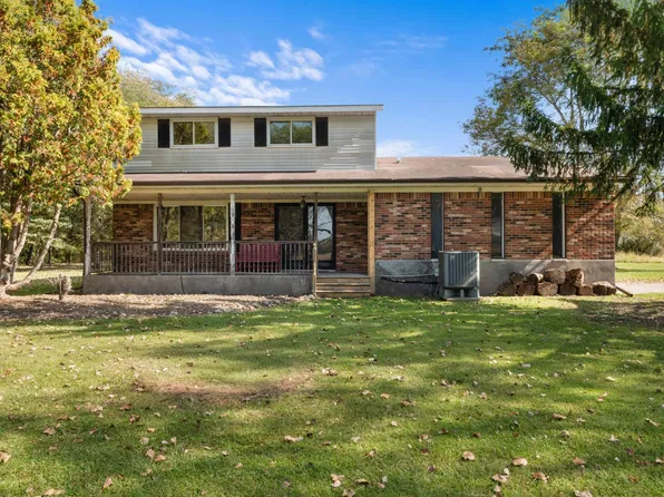 892 Braidwood Rd, Riley, MI 48041