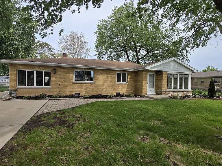 8867 S Mobile Ave — Photo 2
