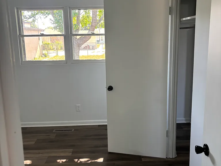 131 N Allen Ave #129 — Photo 6