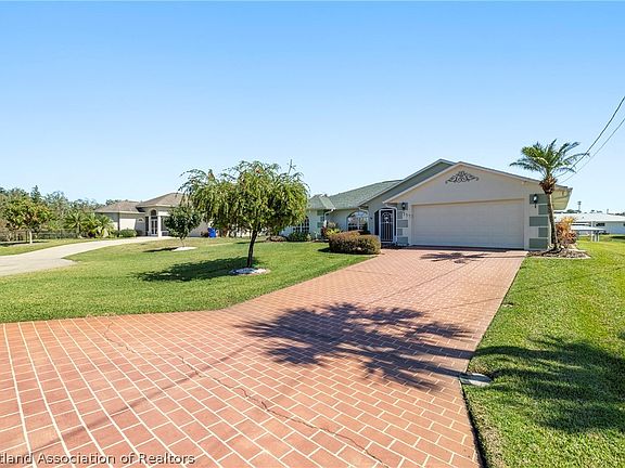 2nd image of 157 Citrus Rd NE