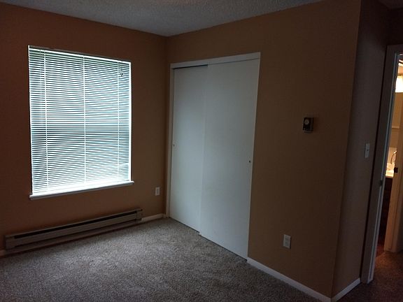 5th image of 1376 Riverbend Dr
