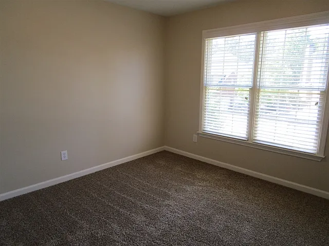 623 Redwood Ln — Photo 15