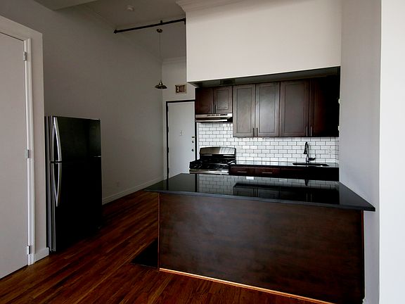 5th image of 250 Moore St APT 201