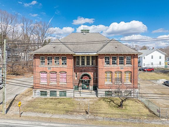 4th image of 40 Pecks Rd