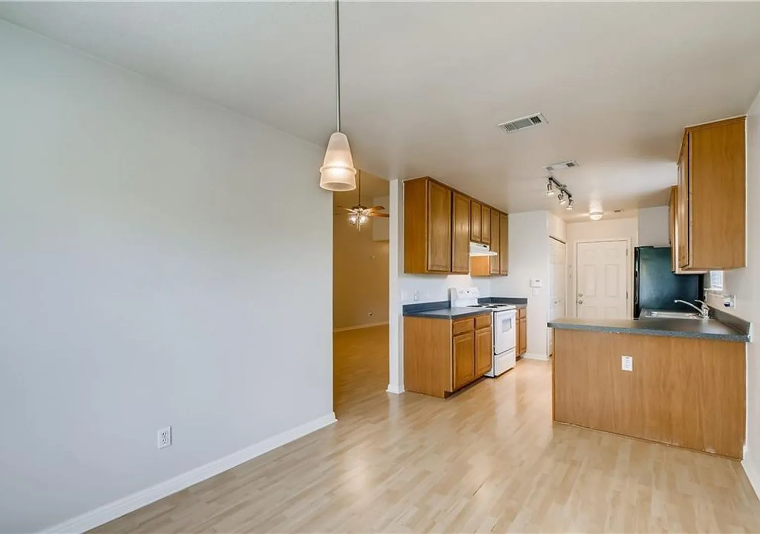 Great One Story, 3 Bedroom Rental in South Creek — Photo 3
