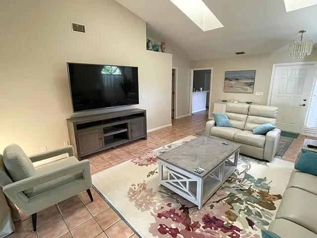 2 bed, 2.0 bath, 1593 sqft, $3,250 — Photo 2