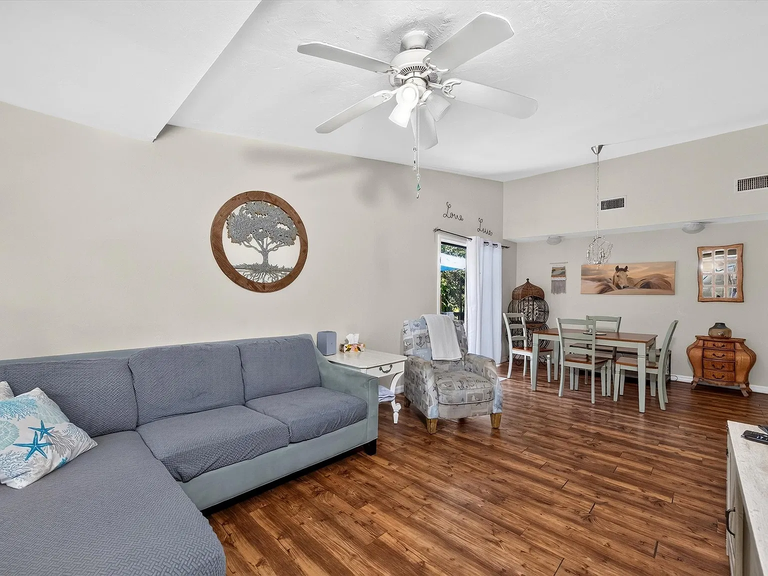 2 bed, 820 sqft, $2,200 — Photo 3