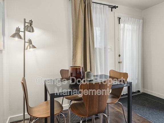 5th image of 561 Lee St Unit 3