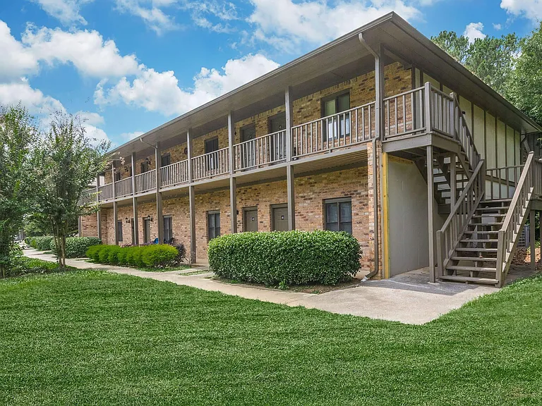 Welcome to Guest House, where comfort meets convenience. Enjoy spacious living surrounded by vibrant greens and modern amenities. Our inviting community is perfect for your next home. Schedule a tour today and find your ideal space!