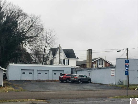 2nd image of 1300 Poplar St