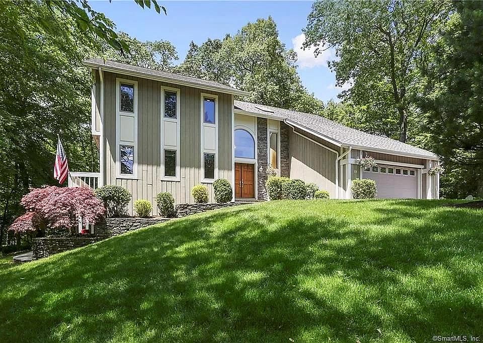 1st image of 32 Horseshoe Ridge Rd