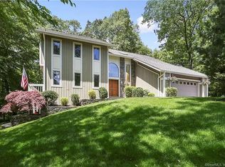 32 Horseshoe Ridge Rd, Sandy Hook, CT 06482