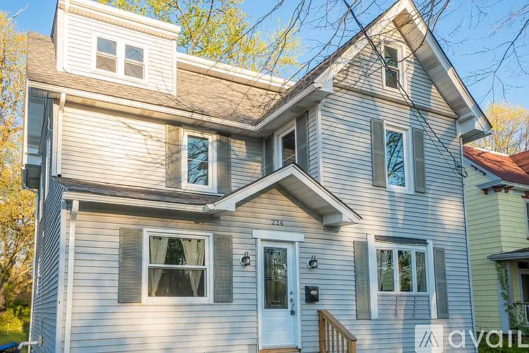 226 S Main St