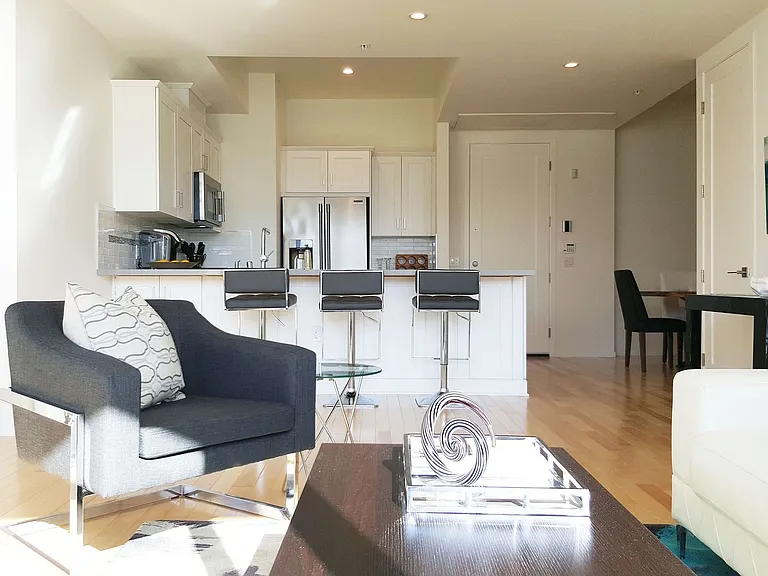 738 S Ogden Dr — Photo 5
