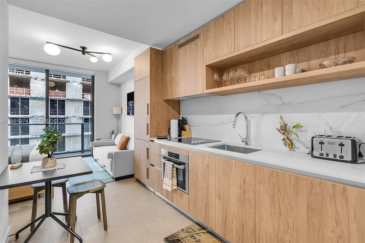 Building Photo - 11 NE 6th St #Townhouse 2808