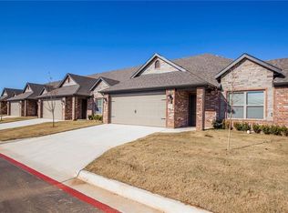 320 Commercial St APT A, Centerton, AR 72719