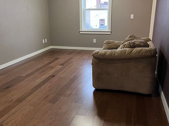 5th image of 208 1/2 E Franklin St