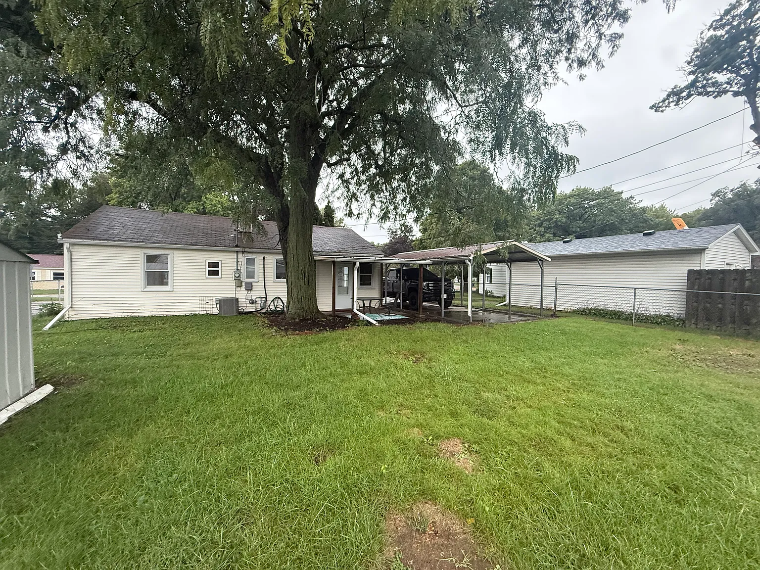 3 bed, 936 sqft, $1,395 — Photo 2