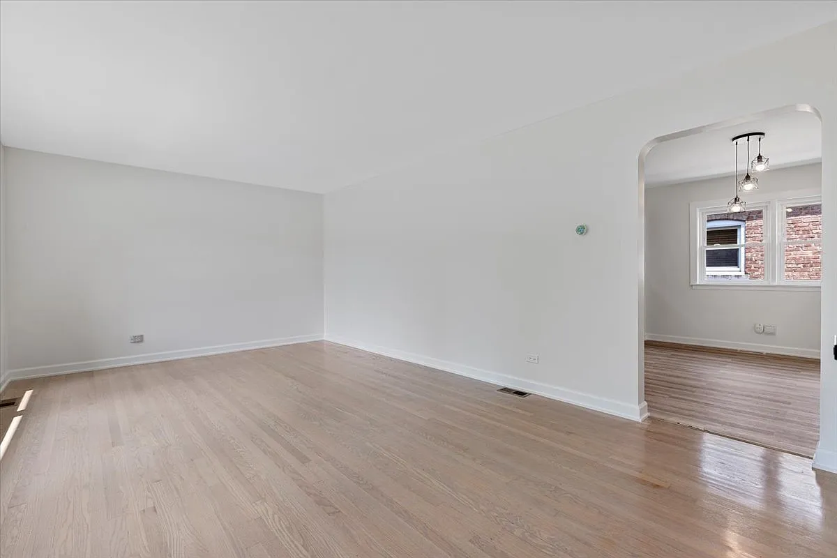 3 bed, 1200 sqft, $2,500 — Photo 4