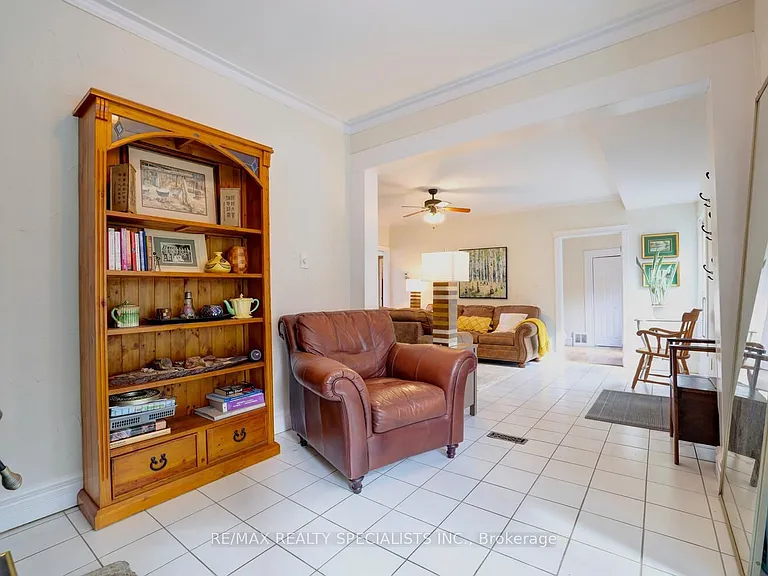 17 Foster St — Photo 8