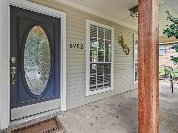 6752 Parkwood Dr, North Richland Hills, TX 76182