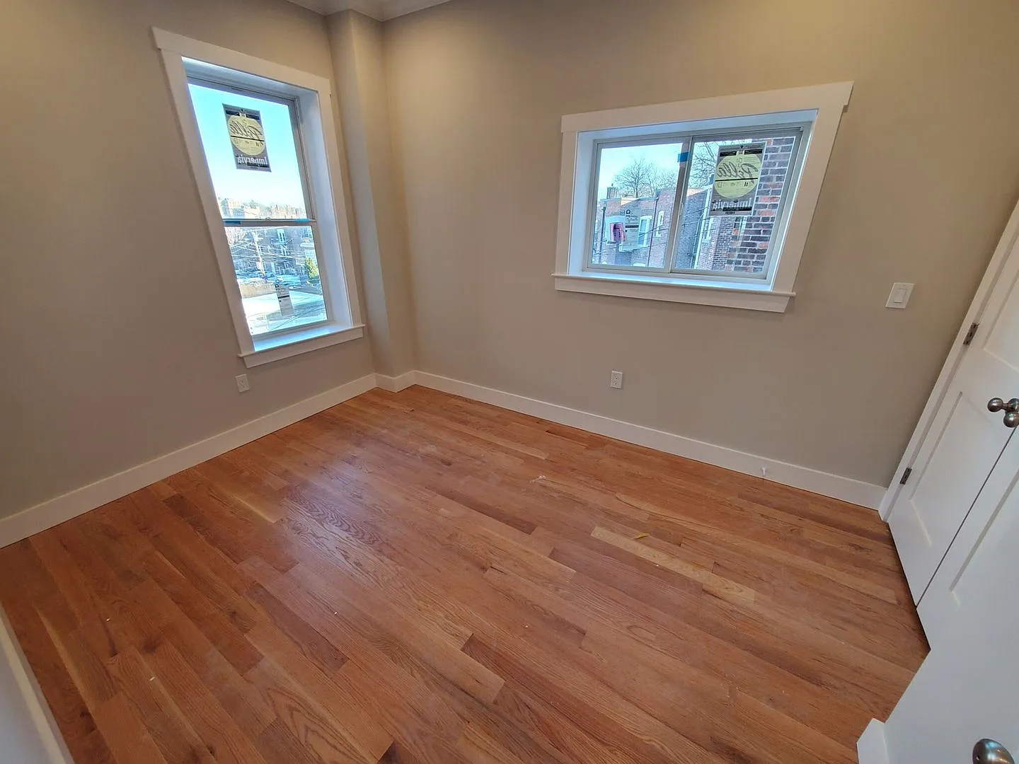 Charming 3 Bedroom- — Photo 3