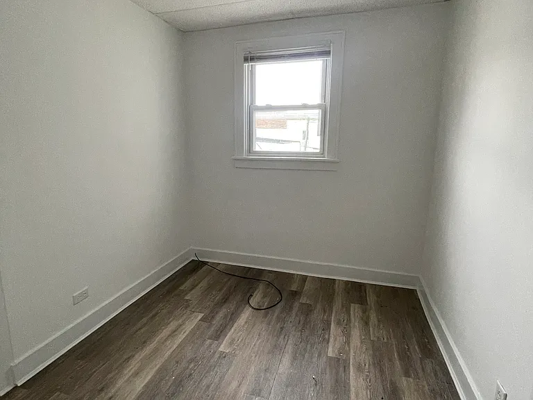 720 Warren St #8 — Photo 9