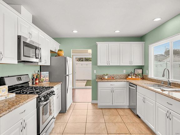 5th image of 2421 S Barcelona St