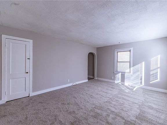 4th image of 7424 Bellefontaine Ave