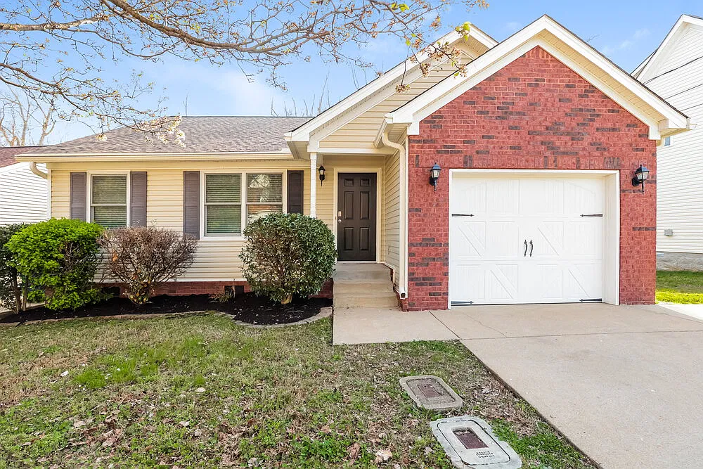 3 bed, 2.0 bath, 1228 sqft, $2,225 — Photo 1