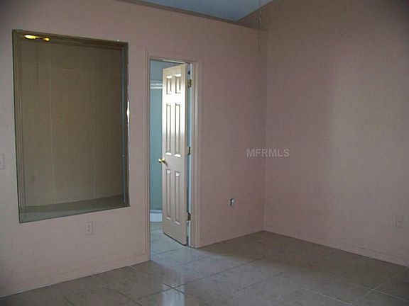 4th image of 410 Greenwich Ct