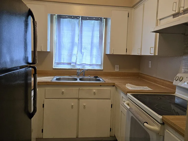 8018 Parrot Dr — Photo 4