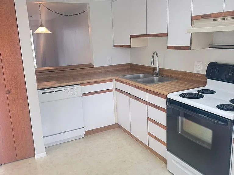 Whitfield Village Apartments — Photo 7