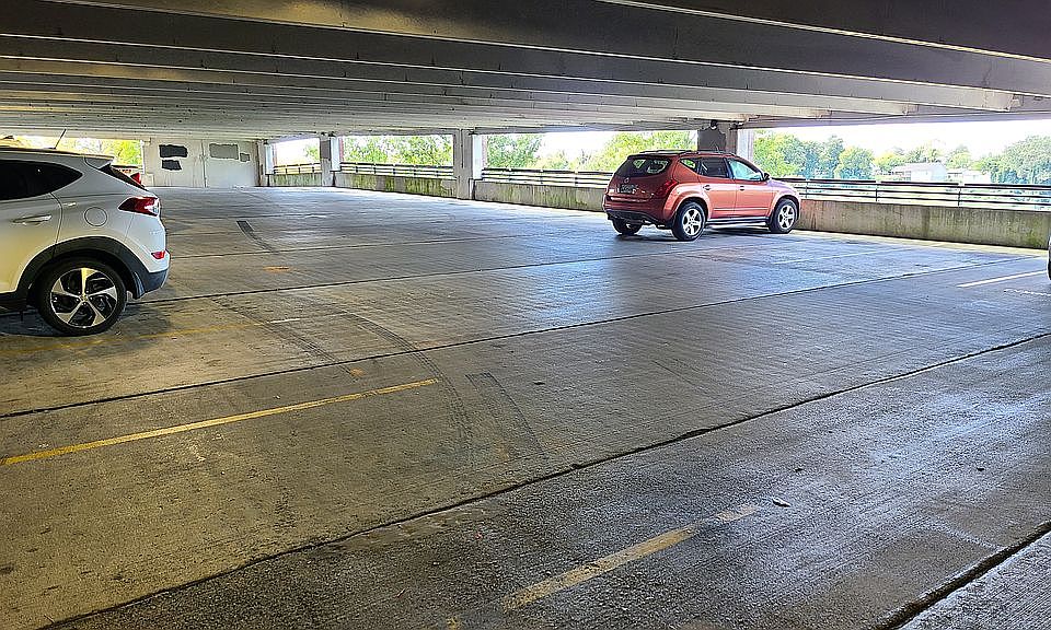 1st image of 123 W Broadway Ave