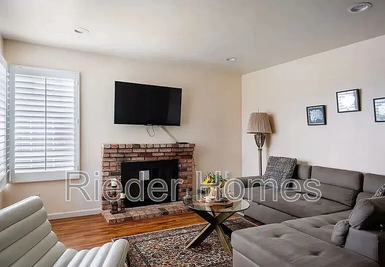 4435 Summer Dr #3 — Photo 2